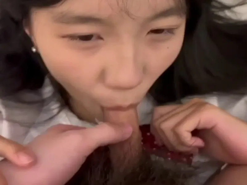 Em loli dễ thương mút thằng nhỏ biến em thành con đào nứng p2